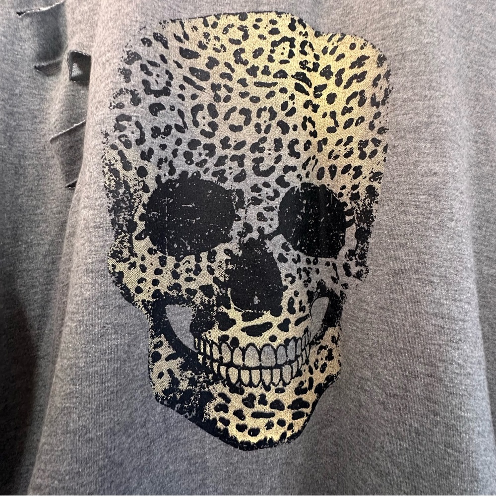 Blooming Jelly Women’s Size XXL Distressed Skull Sweater Gray Leopard Grunge - Picture 3 of 5